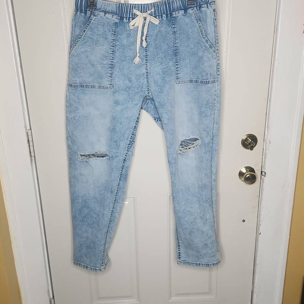 Light wash pull on rip jeans women's size 1X